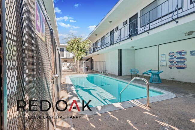 Foto del edificio - Charming One Bedroom Walk Up with Contempo...