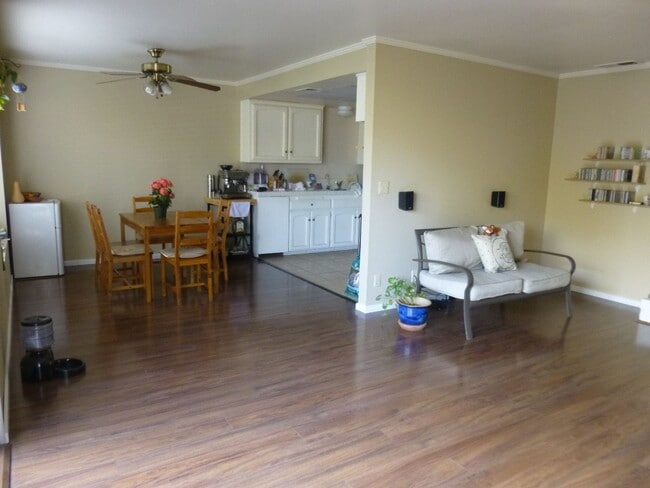 Building Photo - One Bedroom Condo