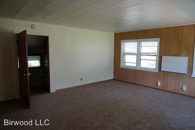 Building Photo - 2 br, 1 bath House - 210 E Lakeview Ave