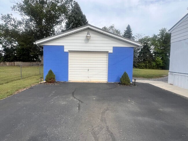 Foto del edificio - Pet-Friendly single family with large deta...