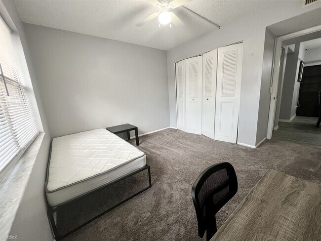 Foto del edificio - 1 br, 1 bath Condo - 4411 Shady Terrace La...