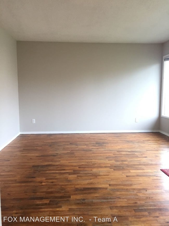 Building Photo - 3 br, 1 bath House - 10146 SE Insley Street.