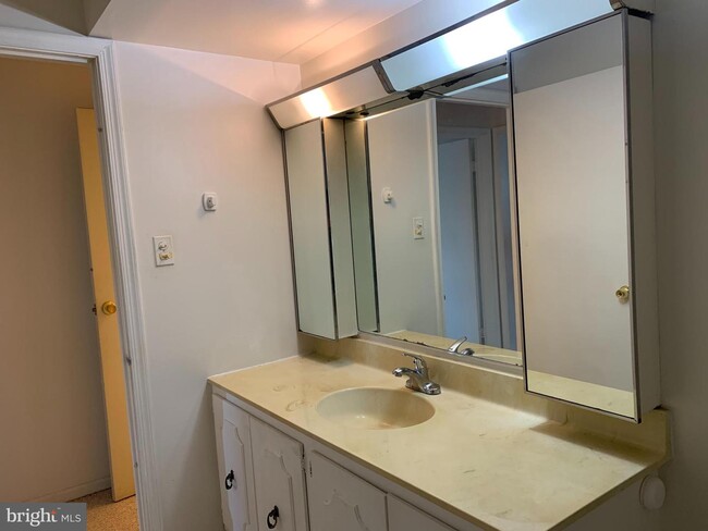 Foto del edificio - 12300 Delevan Dr