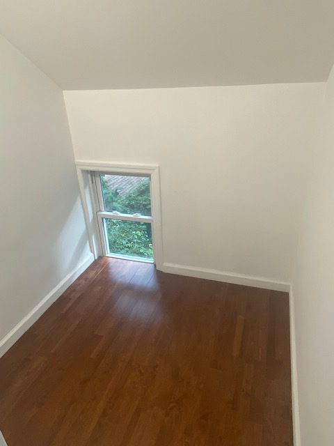 Building Photo - 420 E 237th St
