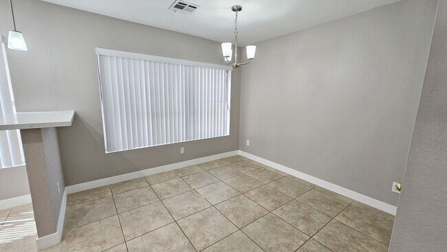 Building Photo - $500 off First Months Rent! Newly Renovate...