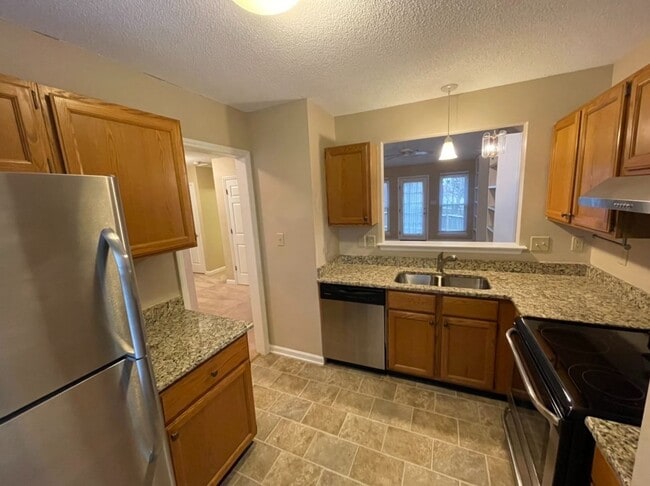 Building Photo - Charming 3 Bedroom House in Chapel Hill!