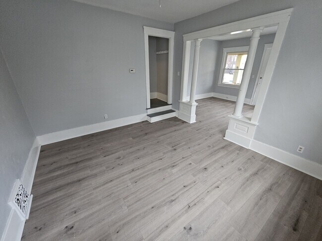 Building Photo - 1852 E 32nd St