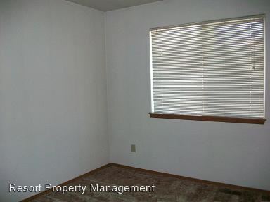 Building Photo - 2 br, 1 bath House - 931 Spruce Ct #B