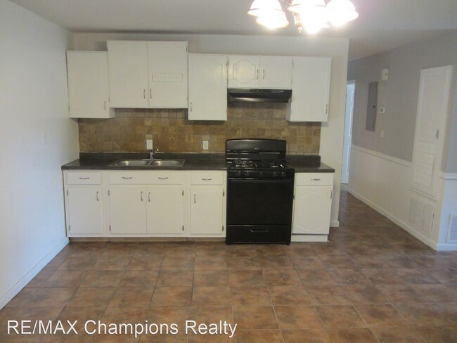 Building Photo - 3 br, 1 bath House - 3669 Surrey Ln