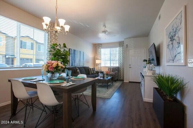 Photo - 4435 N Longview Ave Townhome