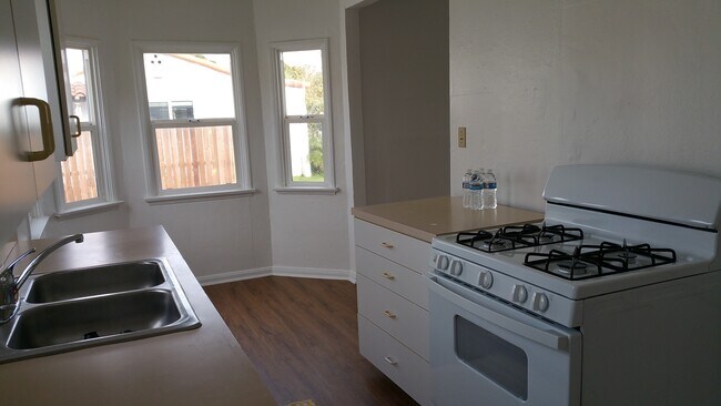 kitchen - 307 E Mills Dr