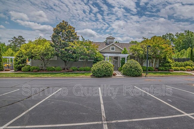 Foto del edificio - 112 Saddlehorse Ln