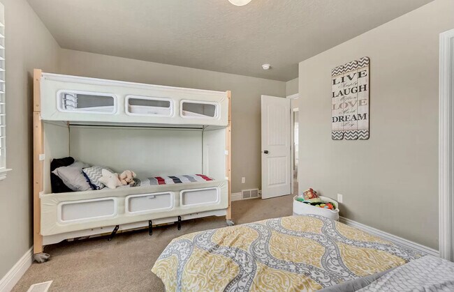 Building Photo - 9178 Mount Airey Dr