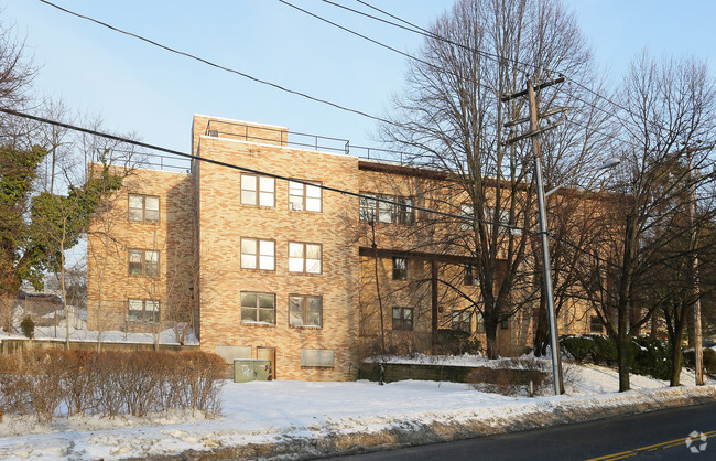 Building Photo - 320 Nassau Rd