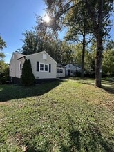 Building Photo - 1303 Oakgrove Ave