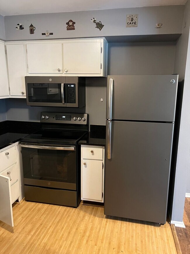 Foto del edificio - Beautiful 2 bedroom, 1.5 bath Condo in Wes...