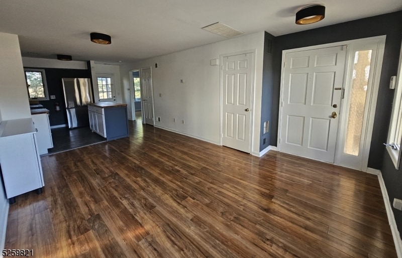 27 Troon Terrace, Clinton Township, NJ 08801 Room for Rent in Clinton