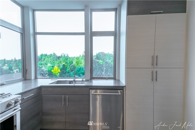 Building Photo - 3Bd/2.5Ba Seattle Townhome