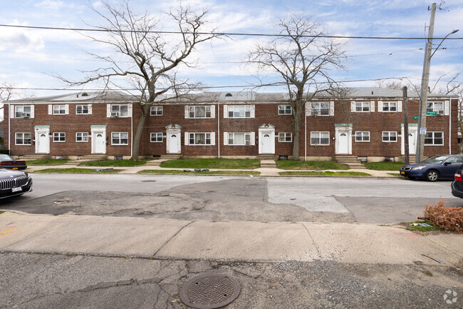 Building Photo - 10-07 Hartman Ln