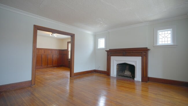 Building Photo - 1082 Avenue Rd