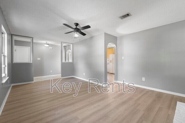 Foto del edificio - 6555 Bellview Pines Pl