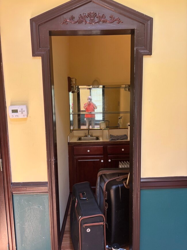 Wet bar - 3695 Winters Hill Dr