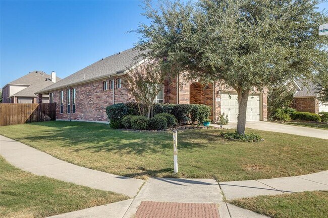 Foto del edificio - 3208 Thicket Dr