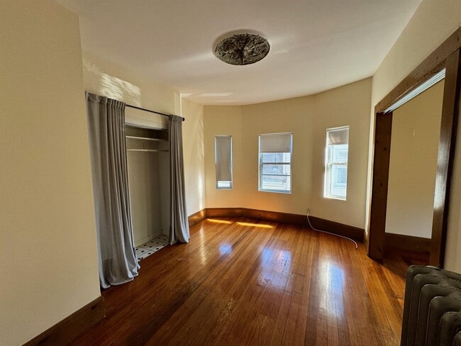 Building Photo - 243 Highland Ave