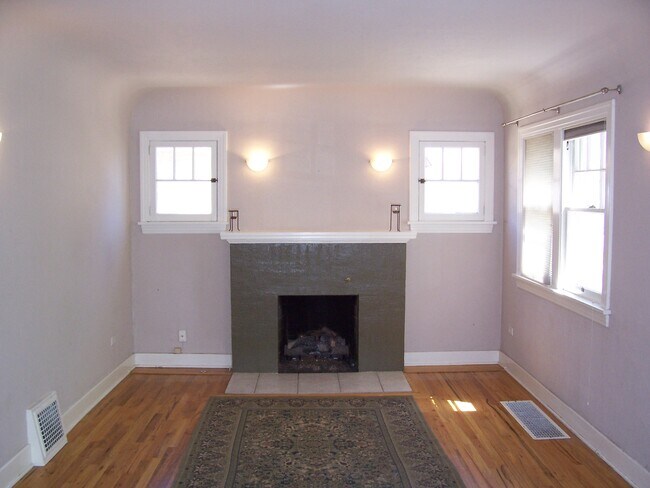 Building Photo - 2137 S Washington St