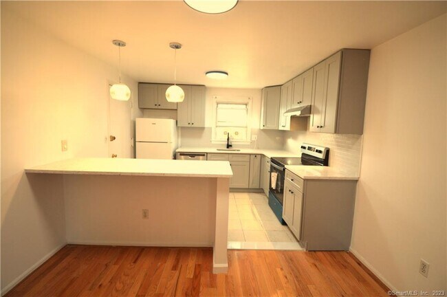 Foto del edificio - 13 Grandview Dr