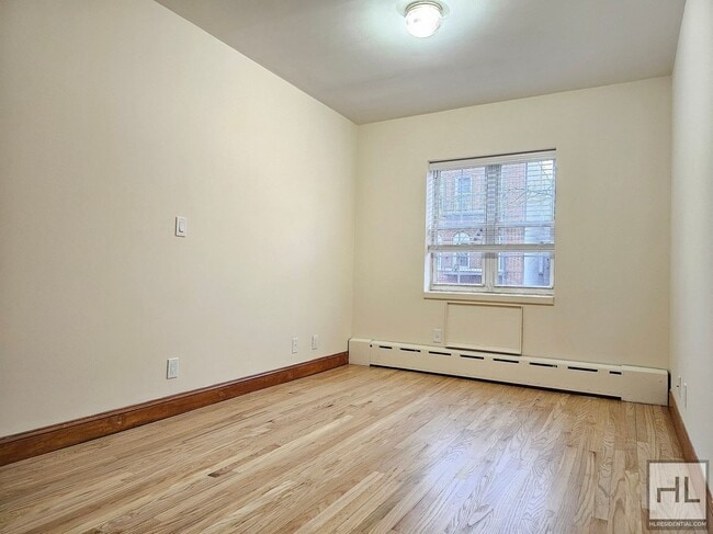 Building Photo - Renovated 1-Bedroom with Balcony | 2nd Floor | Prime Woodside/Sunnyside Location