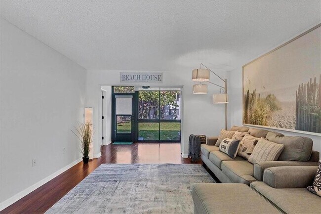 Foto del edificio - 1640 Stickney Point Rd