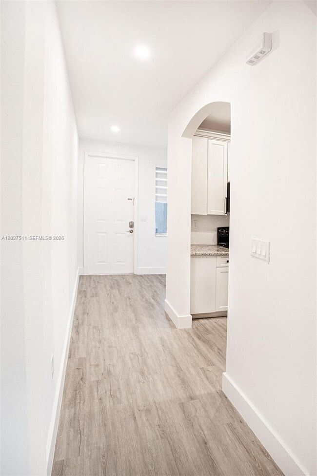 Foto del edificio - 4234 NE 9th St