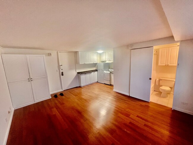 Foto del edificio - Five Regents/1 BD/1 BA/1 PK