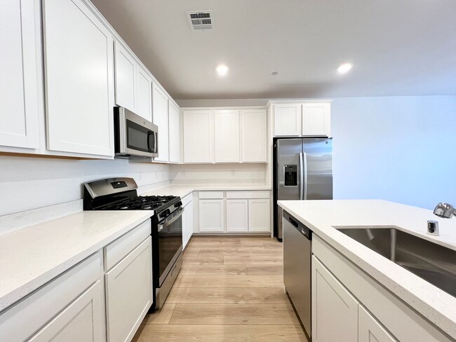 Building Photo - MODERN LIVING TOWHOME WITH 3BD/2.5BA NEAR MISSION HILLS