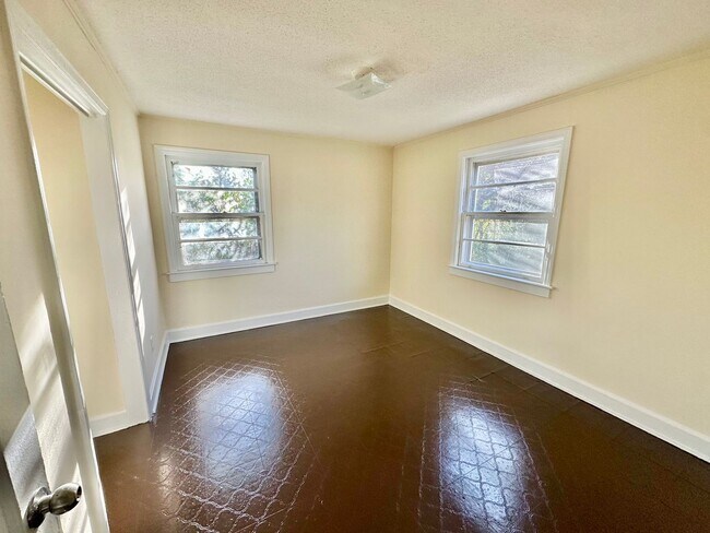 Foto del edificio - 1374 Amelia Ave