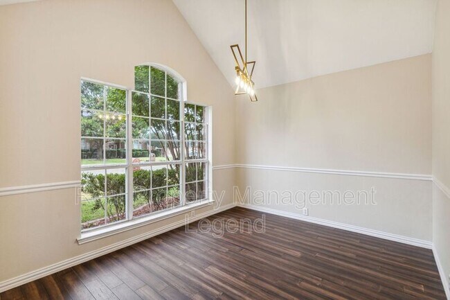 Foto del edificio - 4704 Holly Berry Dr