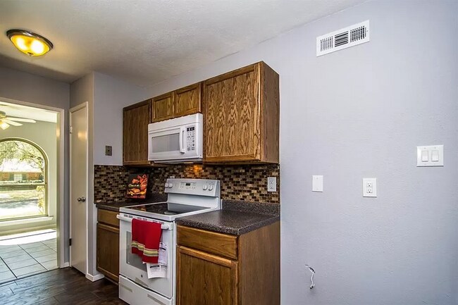 Building Photo - 707 Tara Dr