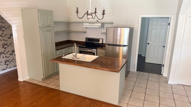 Foto del edificio - 402 S Cherry St