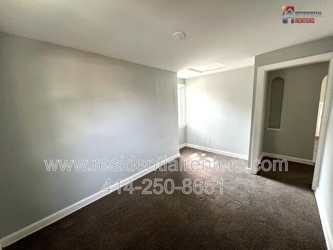 Foto del edificio - 820 S 114th St