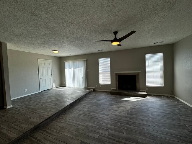 Building Photo - 488 Stallion Rd SE