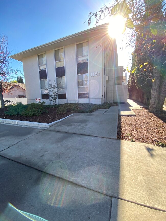 Building Photo - 1127 Magnolia St