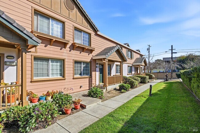 Foto del edificio - 712 Daniels Ave