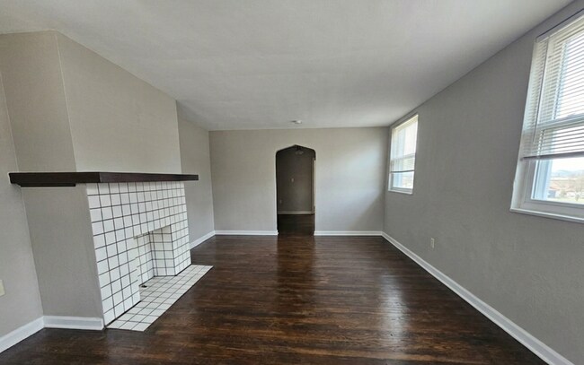 Foto del edificio - 1300 Kelton Ave