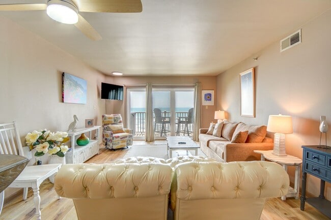 Building Photo - OCEAN FRONT *Off Season Rental* October 1s...