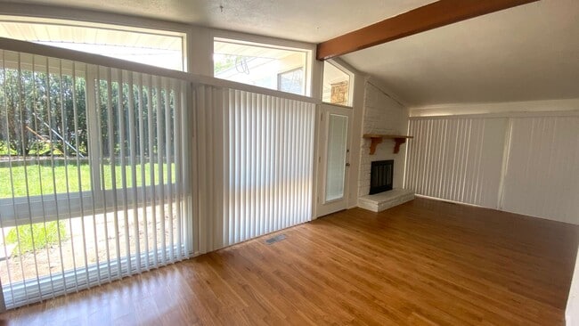 Foto del edificio - COMINF SOON. 11/14.  Beautiful 3 Bedroom, ...