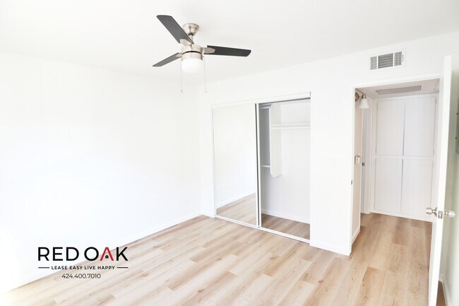 Foto del edificio - 1540 N Bronson Ave