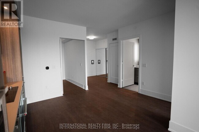 Photo du bâtiment - 480-1480 Front St W