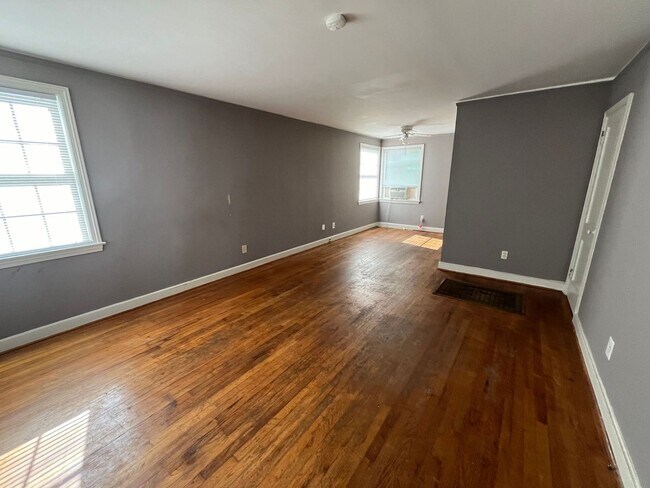 Building Photo - 315 Tyler Street