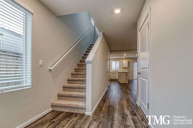 Foto del edificio - New 3 bed 2.5 bath Townhome in Ridgefield
